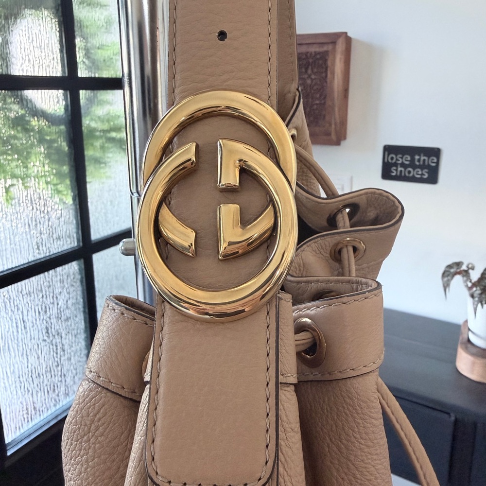 Gucci Camel Leather Interlocking Icon Tassel Shou… - image 2